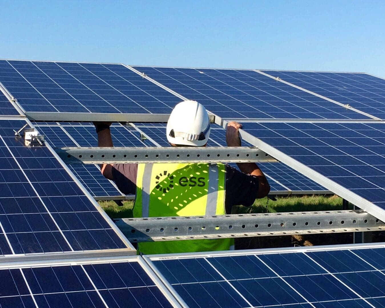 solar-farm-labour